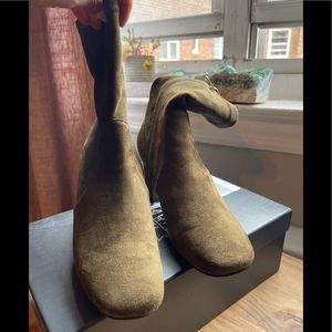 Silent D careful stretch boots